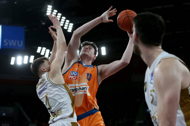 稳健发挥的 稳健发挥的