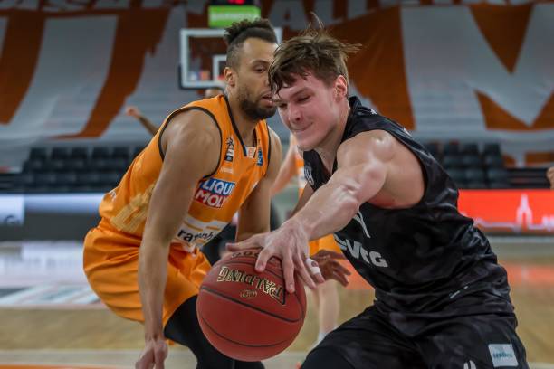 将自己的足 将自己的足