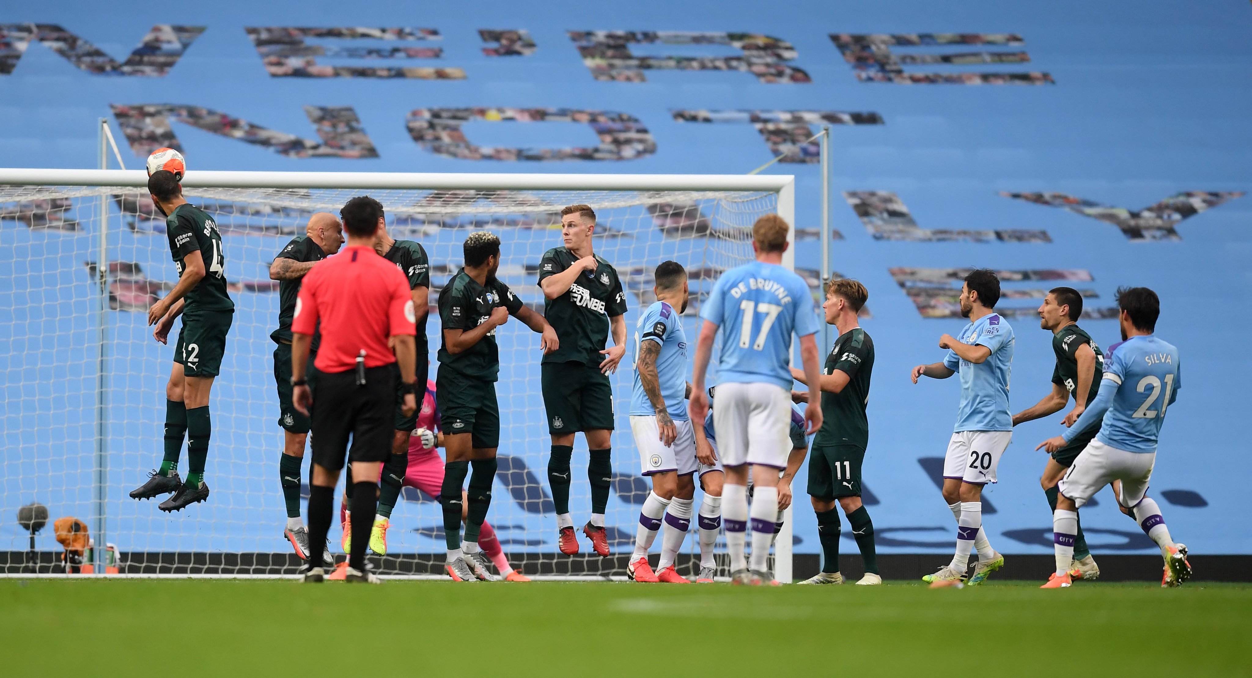 他的成功背 他的成功背